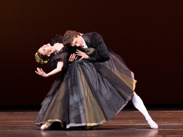 Apparitions. Lauren Cuthbertson and Matthew Ball. ©ROH, 2019. Photographed by Andrej Uspenski. (2)