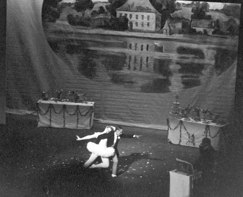 WEDDING BOUQUET 
Sadler's Wells 21st Anniversary 1950
MARY HONER / ROBERT HELPMANN 
CONSTANT LAMBERT (at the desk)
Credit: Royal Academy of Dance / ArenaPAL
www.arenapal.com